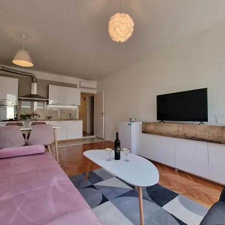Apartment Deluxe Maslina *